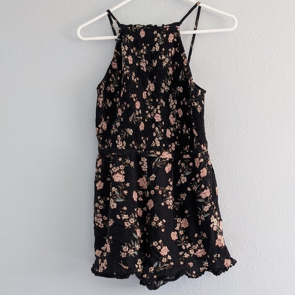 American Eagle Outfitters Pants - Dainty Floral Fit and Flowy Romper